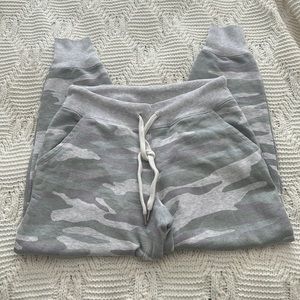 Aerie camo jogger sweatpants, size x-small
